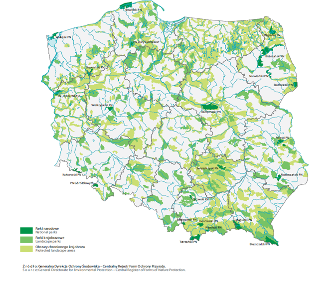 Mapa polski przedstawiająca sieć obszarów chronionych na terenie Polski zaznaczone na różne odcienie zieleni