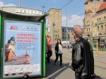 Kongres Statystyki Polskiej - plakat na przystanku tramwajowym